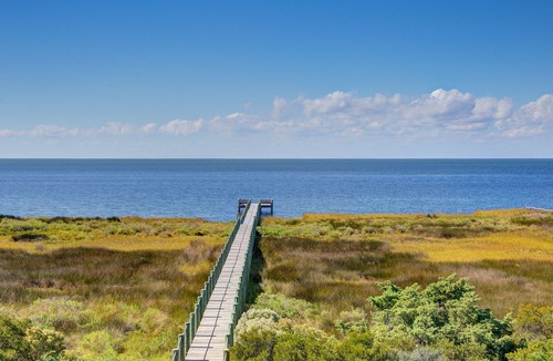 Wind Over Waves House | Sunset Serenade - Luxurious 8 Bedroom SoundFront Home in Salvo