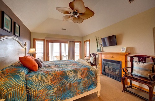 Wind Over Waves House | Sunset Serenade - Luxurious 8 Bedroom SoundFront Home in Salvo