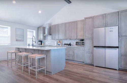Dixie - Berryhill House | Sunset Shores Retreat: 15% off thru Nov!