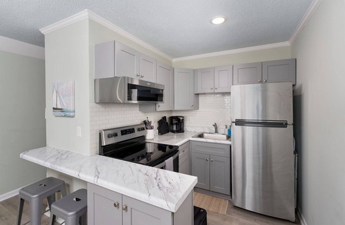 McCutcheon Field Condo | Sunshine Paradise: Oceanfront Retreat Awaits