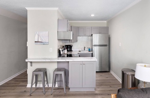 McCutcheon Field Condo | Sunshine Paradise: Oceanfront Retreat Awaits