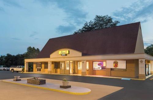 Skyland Hotel | Super 8 by Wyndham Asheville Airport