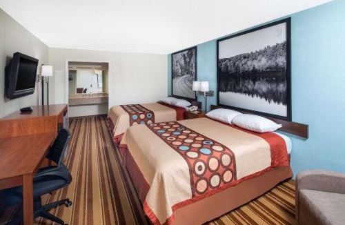 Burlington Hotel | Super 8 by Wyndham Burlington NC