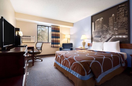 Charlotte Hotel | Super 8 by Wyndham Charlotte University