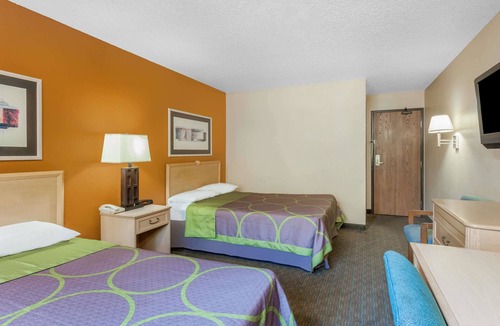 Charlotte Hotel | Super 8 by Wyndham Charlotte/Amusement Park Area