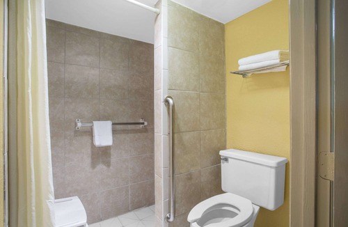 Dunn Hotel | Super 8 by Wyndham Dunn