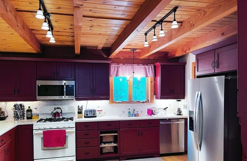 Franklin County Cabin | Super Cute & Cozy Cabin In The Paradise With 65" TV, Hot Tub, Boats, Bikes.