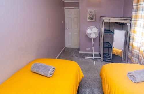 Patchway House | Superb Dwelling! Fast Wifi, Parking, Patchway