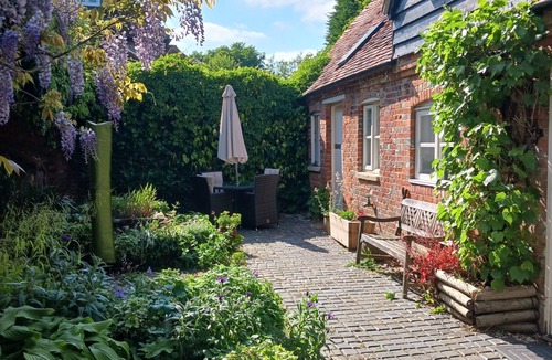 Wallingford Cottage | Superbly converted stables in beautiful countryside