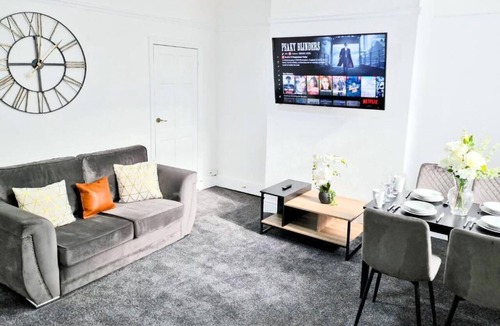 Burnley House | Superior Double Room Ensuite with Shower Room 2