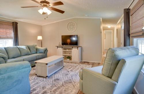 Supply House | Supply Cottage with Deck Less Than 2 Mi to the Beach!
