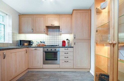 Berrylands Apartment | Surbiton modern 2 bedroom flat with parking