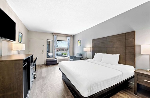 Southern Pines Hotel | SureStay Plus Hotel by Best Western Southern Pines Pinehurst