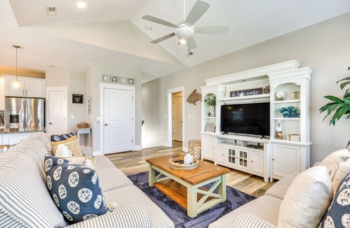 Surf City Cottage | Surf City House ~ 400 Ft Walk to Beach w/Decks!