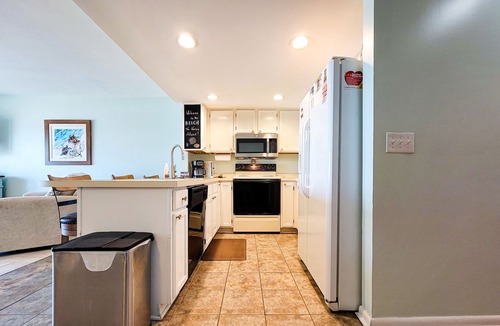 Surf City Condo | Surf Condos 123 - Swim & Soak in Ocean Views!