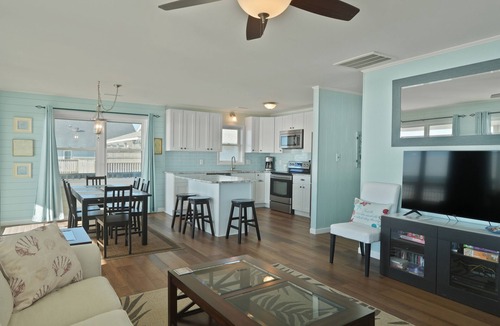 North Topsail Beach House | Surf's Up - AMAZING Oceanfront Home - Perfect Reviews - Allergy Friendly NO PETS