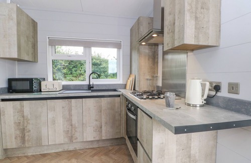 Sutton Weaver Cottage | SUTTON FIELDS CHALET, pet friendly, with a garden in Frodsham