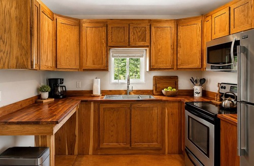 Buchanan Cabin | Swan Bay Retreat Cozy Cabin two minutes from Kentucky Lake & Paris Landing