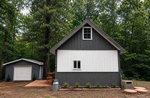 Buchanan Cabin | Swan Bay Retreat Cozy Cabin two minutes from Kentucky Lake & Paris Landing