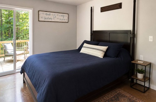 Buchanan Cabin | Swan Bay Retreat Cozy Cabin two minutes from Kentucky Lake & Paris Landing