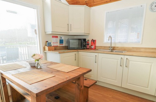 Otterburn Cabin | SWAN LODGE, pet friendly, character holiday cottage in Otterburn