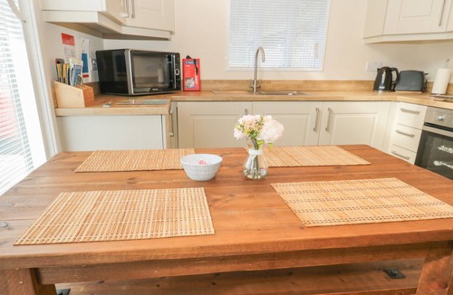 Otterburn Cabin | SWAN LODGE, pet friendly, character holiday cottage in Otterburn