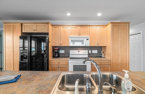 Swansboro Apartment | Swansboro's "Seaside Bliss" Apartment! ★Epic Sunsets★Walk Everywhere! ★Dock