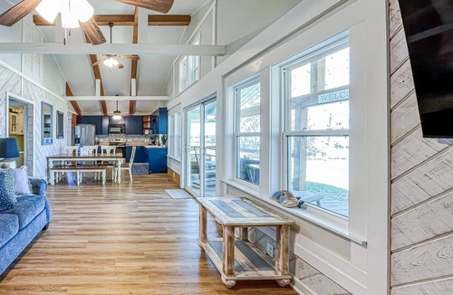 Lake Waccamaw House | Sweet and cozy 3-bedroom house on enchanting Lake Waccamaw with AC