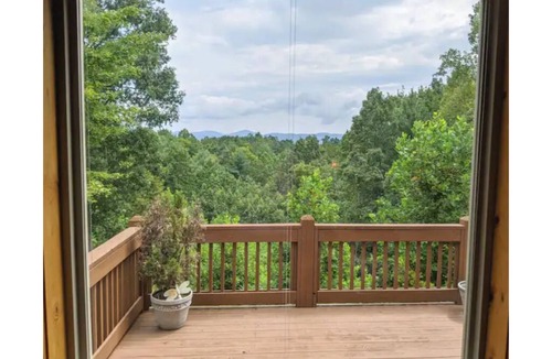 Boomer Cabin | Sweet Water Lodge -Beautiful Cabin in NC Mountains