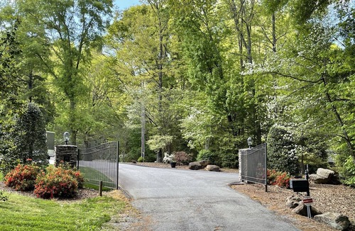 Lake Norman of Catawba Cottage | Swim, kayak or paddle board from our Beach!