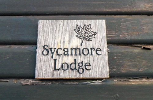 Loftus Cottage | SYCAMORE LODGE, pet friendly, with a garden in Danby