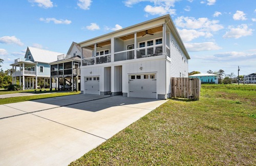 Wilmington Beach House | T2 Carolina Beach House (3 blocks from the beach)
