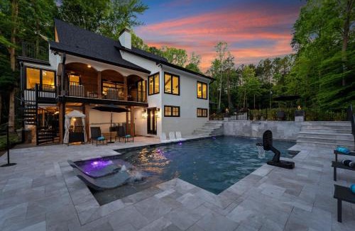 Denver House | Take it to the Bank by AvantStay New Pool Hot Tub Sleeps 16