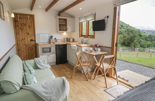 Acrefair House | Tan Y Castell Shepherds Hut,.