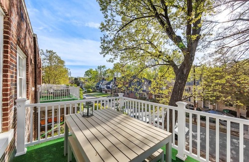 Dilworth Condo | Tasteful Dilworth 2BR King Condo | Balcony | Walkable