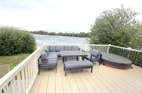 Tattershall Resort | Tattershall Lakes Jet Ski Lake 3 Bedroom Cabin with Private jet ski dock