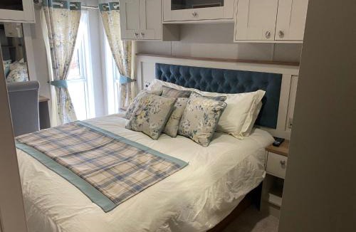 Tattershall Resort | Tattershall Lakes Jet Ski Lake 3 Bedroom Cabin with Private jet ski dock