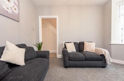 Darlington House | Teal Road