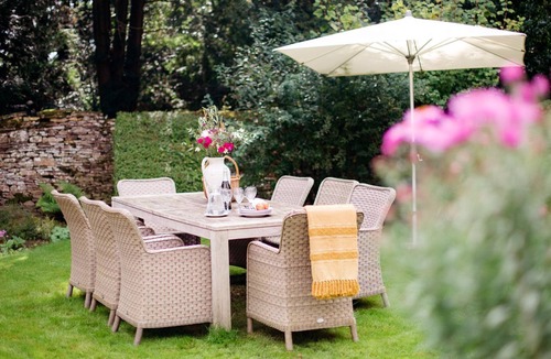 Temple Guiting Cottage | Temple Guiting Cottage - sleeps 10 guests in 5 bedrooms