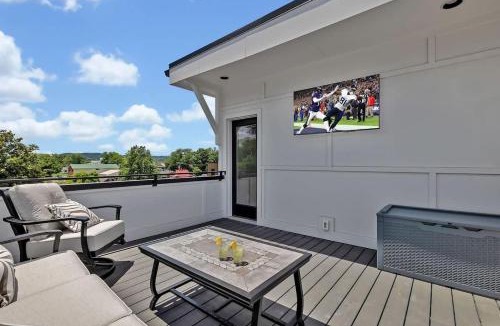 Berry Hill House | Tenor - Private Rooftop - 8 mins to Broadway