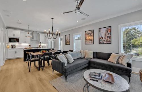 Berry Hill House | Tenor - Private Rooftop - 8 mins to Broadway