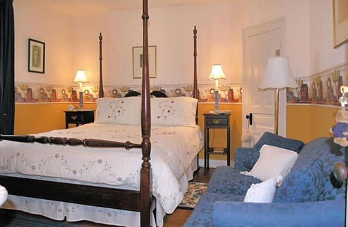 Burnsville Hotel | Terrell House B&B