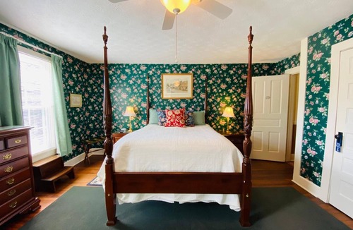 Burnsville Hotel | Terrell House B&B
