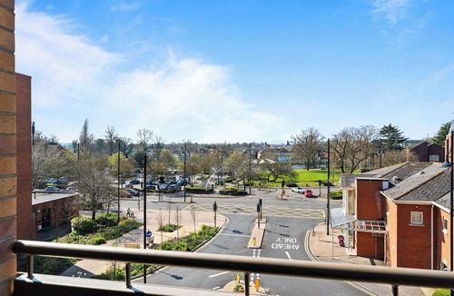 Staines Apartment | Thamesview | Heathrow | 2 Bed