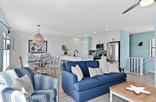 Colington House | That's What Sea Said: Waterfront, Spa, Pets OK