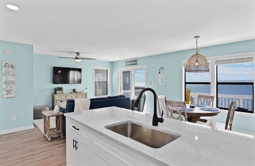 Colington House | That's What Sea Said: Waterfront, Spa, Pets OK