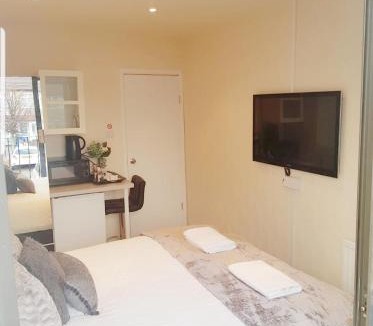 Ponders End Bed & Breakfast | The 55