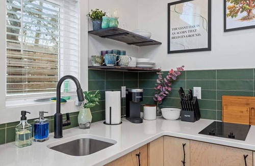 Downtown Apartment | The Acorn - Studio w/Kitchen, AC, WiFi, Washer