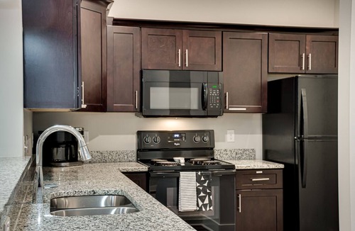 Gracewood Apartment | The Alice: King Bed - Top Floor - Pool & Gym - WiFi - Washer/Dryer - Ft Gordon