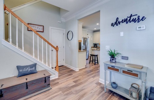 East Ocean View House | The Anchor ⭐️ 4BR Beach House w Balcony & King Bed